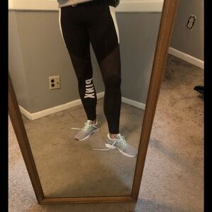 Pink Victoria’s Secret Yoga black and white with mesh inserts sz xs/xp